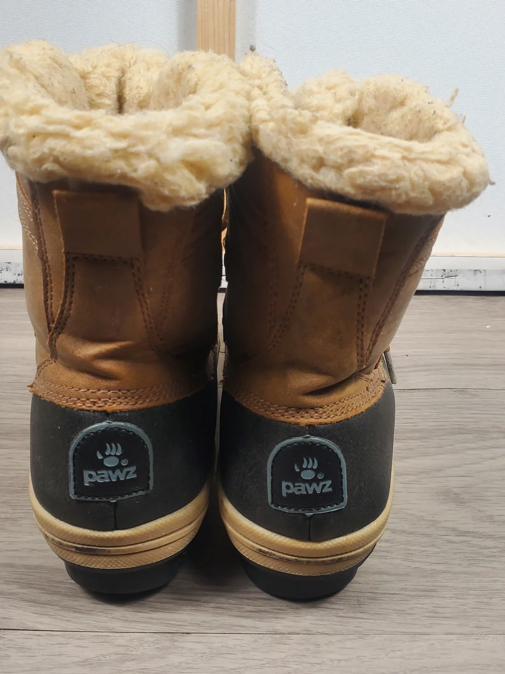 PAWZ by BearPaw Women's Size 6 Tan Black Faux Fur Lined Winter Duck Boots